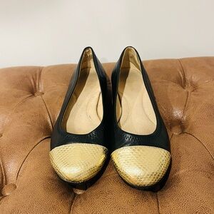 AEROSOLES Black and Gold Ballet Flats